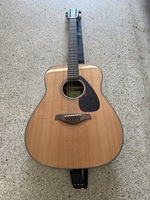 Yamaha Acoustic Guitar